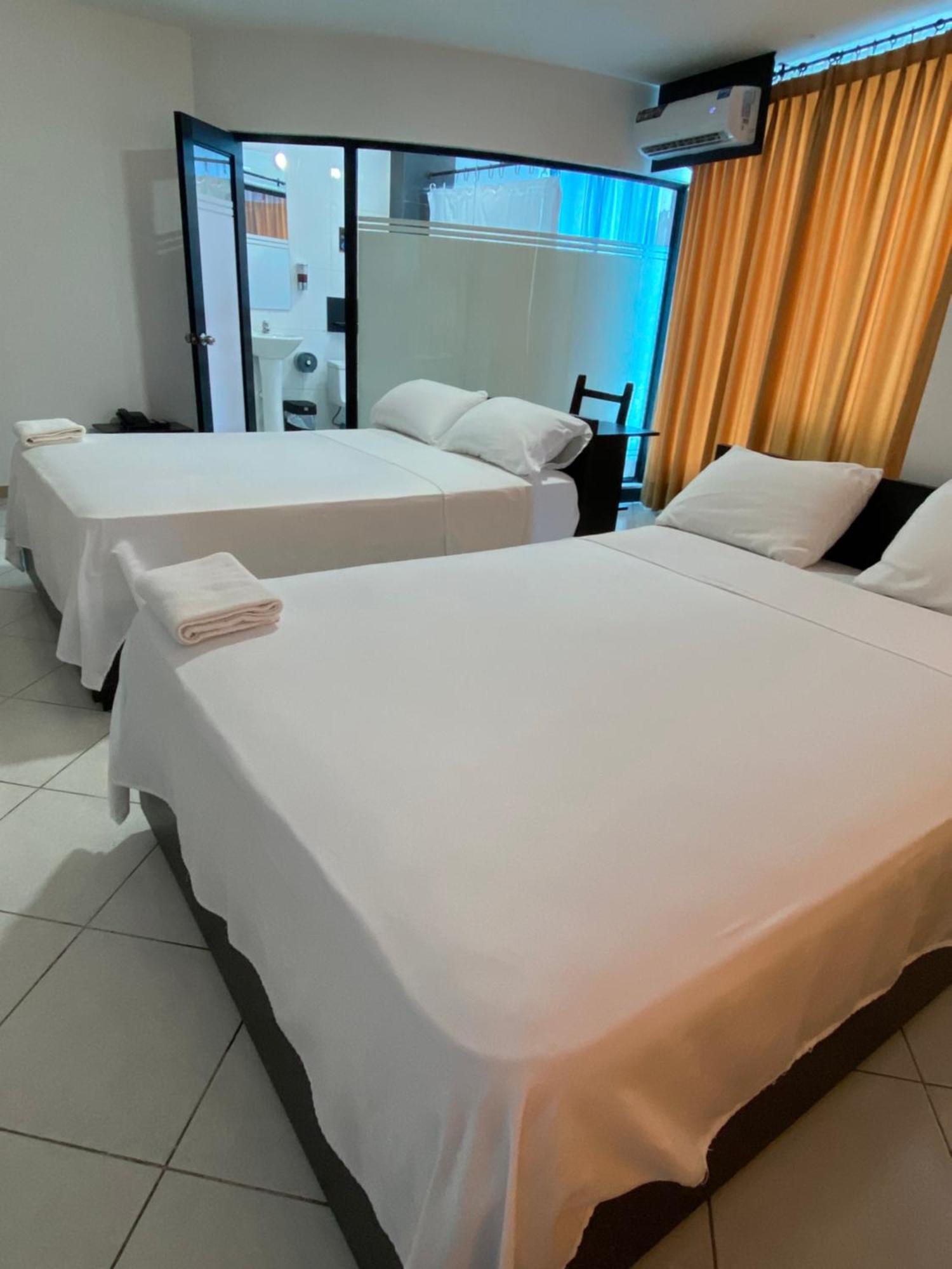 Bryss Hotel Santo Domingo de los Colorados Bagian luar foto